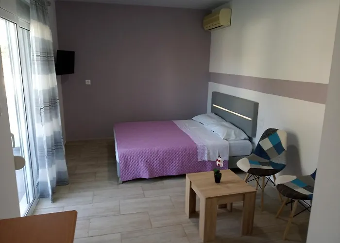 Daire Toulas & Apts No2 *