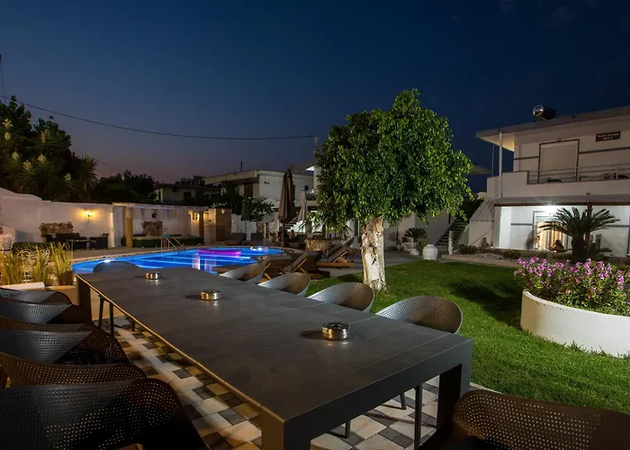 Toulas & Apts No2 *