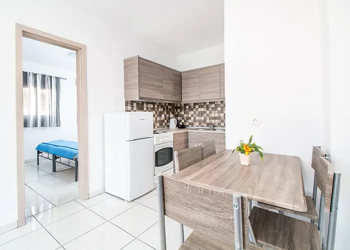 Daire Toulas & Apts No2 *