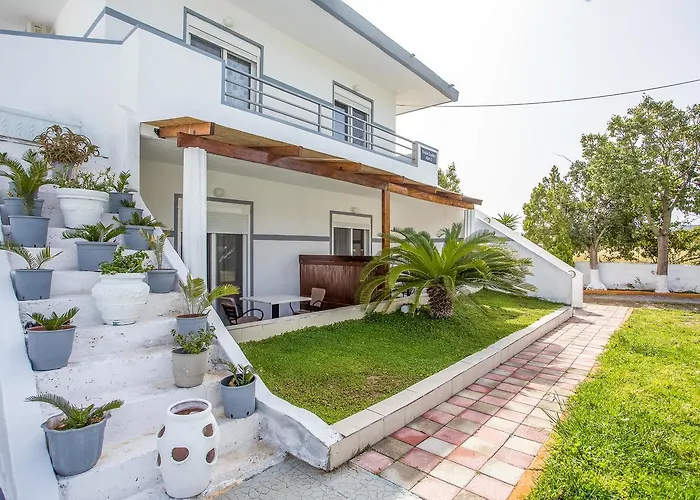 Toulas & Apts No2 *