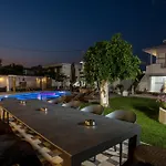 Toulas & Apts No2 *