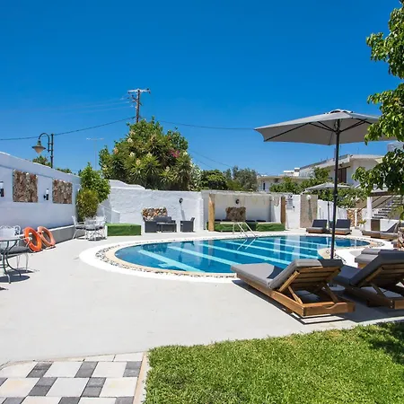 Toulas & Apts No2 شقة