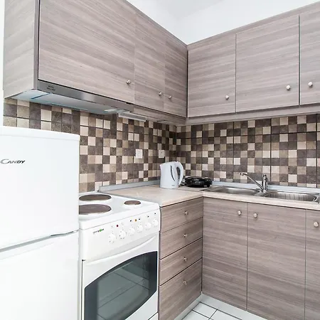 Toulas & Apts No2 *