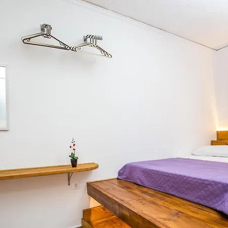Toulas & Apts No2