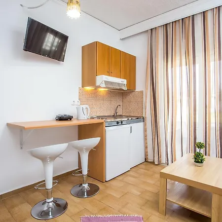 Toulas & Apts No2