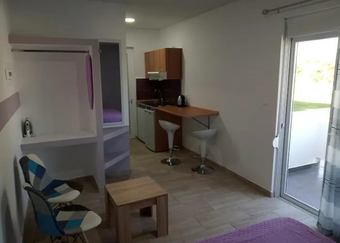 Toulas & Apts No2 아파트