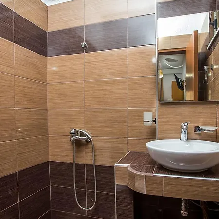 Toulas & Apts No2 Фалираки